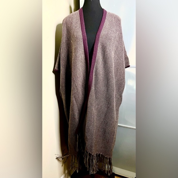 Do Everything In Love knit ruana, Purple and Brown Open Front, fringe bottom 💜🤎 - Picture 2 of 7